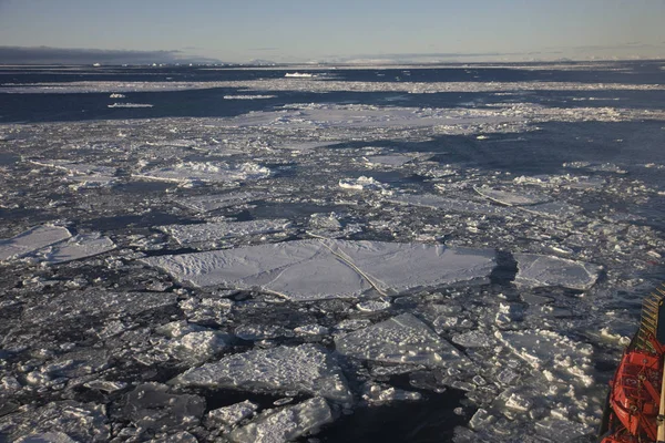 Antarctic White Night Paisaje Dramático Con Puesta Sol Hielo Icebergs — Foto de Stock