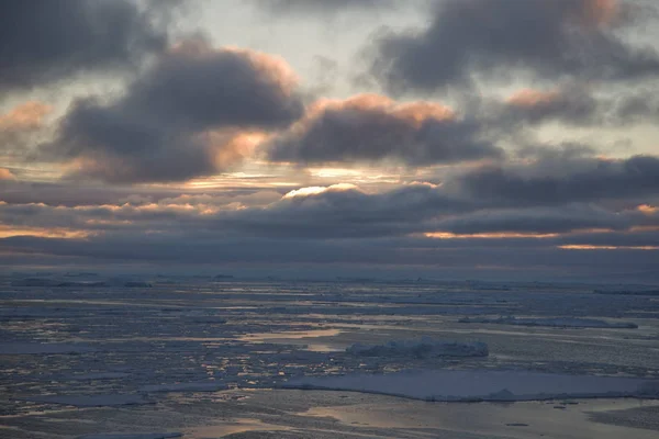 Noite Branca Antártica Uma Paisagem Dramática Com Pôr Sol Gelo — Fotografia de Stock