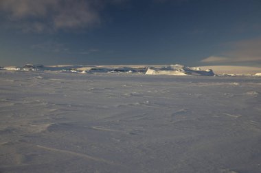 Güneş ve Antarktika buz beyaz kutup gece