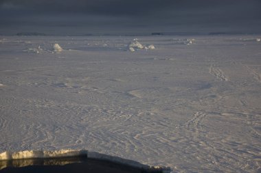 Güneş ve Antarktika buz beyaz kutup gece