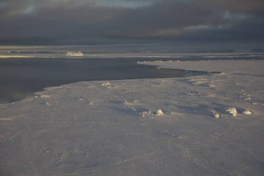 Güneş ve Antarktika buz beyaz kutup gece