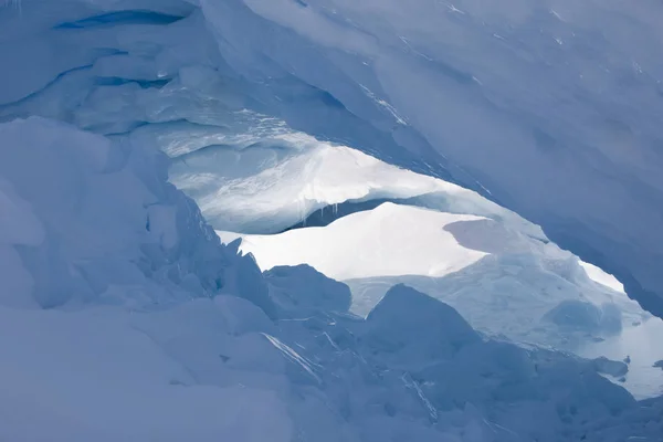 Iceberg Azul Antártico Cerca Día Despejado — Foto de Stock