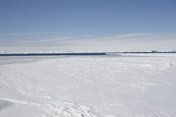 Antarctic Piękny Krajobraz Ocean Góry Lodowe Odbicie Słoneczny Dzień — Zdjęcie stockowe