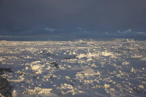 Εξαιρετικό Ανταρκτική Τοπίο Τον Ωκεανό Στο Ηλιοβασίλεμα Ανταρκτική Ημέρα — Φωτογραφία Αρχείου