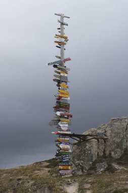 Bulutlu bir günde Falkland Adaları dramatik görünüm