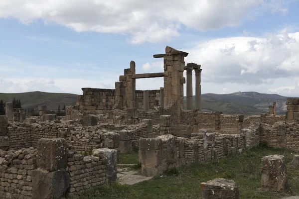 Algérie Ruines Ancienne Ville Romaine Cemil Par Une Journée Nuageuse — Photo