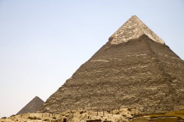 Mısır Kahire Yaylası Giza Piramidi Cheops güneşli bir günde