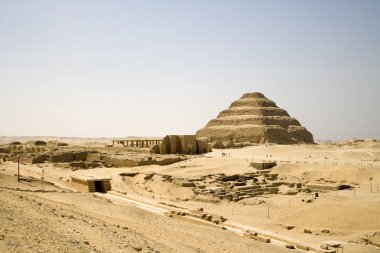 Mısır piramit Djoser Saqqara güneşli bir günde