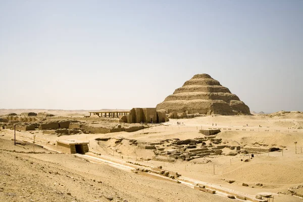 Πυραμίδα Djoser Της Αιγύπτου Στη Σακκάρα Μια Ηλιόλουστη Ημέρα — Φωτογραφία Αρχείου