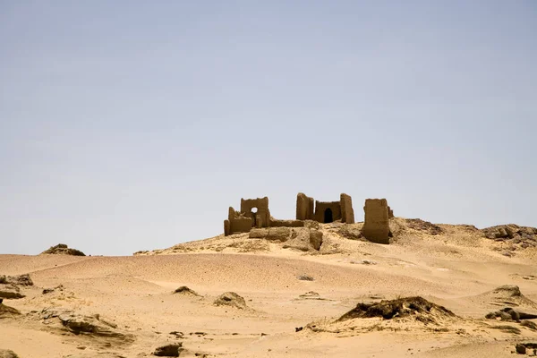 エジプトは晴れた日のバハレイヤ オアシス古代エジプト寺院の遺跡します — ストック写真
