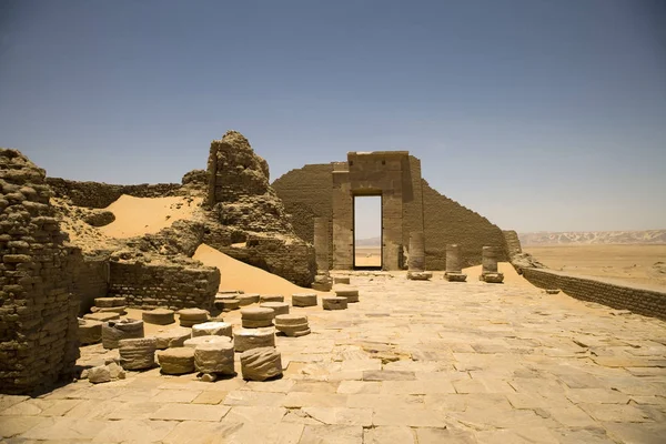 Las Ruinas Egipcias Antiguo Templo Egipcio Oasis Bahariya Día Soleado —  Fotos de Stock