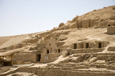 Mısır. Luxor. Medinet Abu tapınaklar açık güneşli bir günde kalıntıları