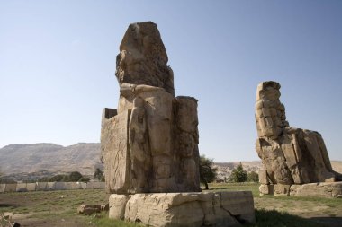 Güneşli bir günde Mısır Luksor Colosses, Mnemon
