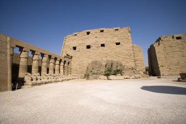 Yaz güneşli gün tapınakta Mısır Luksor Karnak