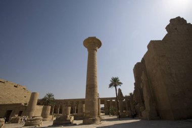 Yaz güneşli gün tapınakta Mısır Luksor Karnak