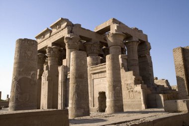 Mısır bir açık yaz gününde Kom Ombo bir antik Mısır Tapınağı kalıntıları