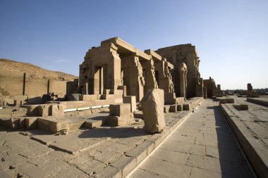 Mısır bir açık yaz gününde Kom Ombo bir antik Mısır Tapınağı kalıntıları