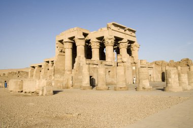 Mısır bir açık yaz gününde Kom Ombo bir antik Mısır Tapınağı kalıntıları