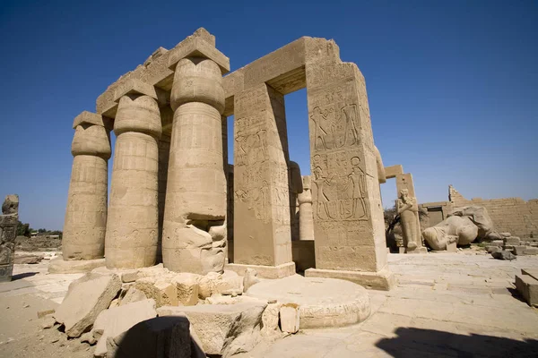 이집트 폐허의 사원의 화창한 — 스톡 사진
