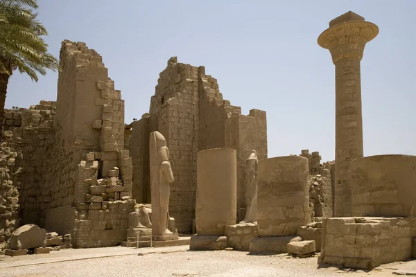 Yaz Güneşli Gün Tapınakta Mısır Luksor Karnak — Stok fotoğraf