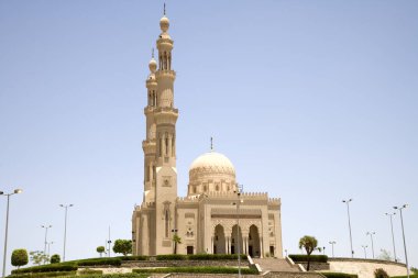 Mısır. Açık güneşli bir Asvan mimarisi