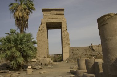 Güneşli bir günde Mısır Luksor Tapınağı, Karnak