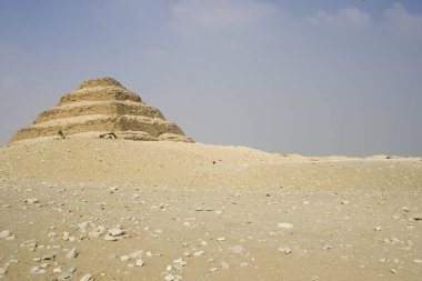 Mısır Saqqara. Djoser piramit açık güneşli bir günde