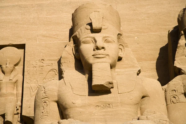 Egipto Abu Simbel Hermoso Templo Ramsés Día Soleado —  Fotos de Stock