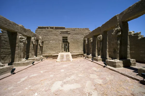 Açık güneşli bir günde Amade Mısır Antik Mısır tapınakları