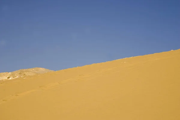 エジプト 晴れた日にバハレイヤ 白砂漠のオアシス — ストック写真