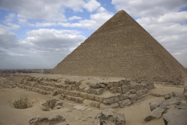Mısır. Kahire Giza piramitleri güneşli bir bulutlu