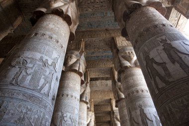 Mısır. Dendera iç dekorasyon Tapınağı'nın.