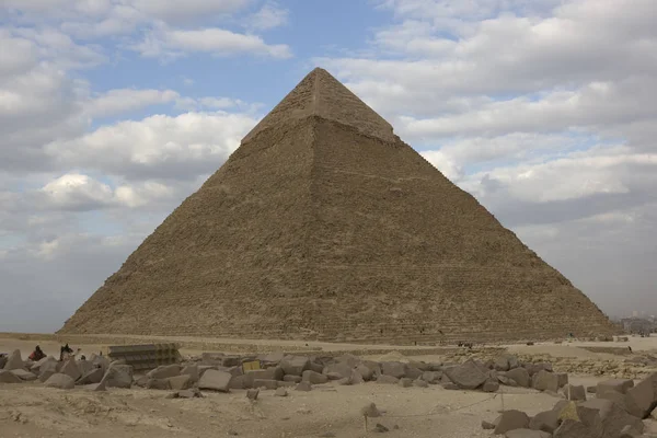 Egipt Kair Piramidy Gizie Pochmurny Dzień Słoneczny — Zdjęcie stockowe