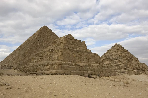Egipt Kair Piramidy Gizie Pochmurny Dzień Słoneczny — Zdjęcie stockowe