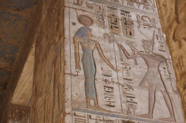 Mısır. Luksor Tapınağı, Ramses II açık güneşli bir günde