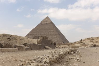 Mısır. Kahire Giza piramitleri güneşli bir bulutlu
