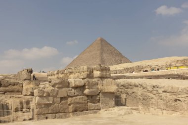 Mısır. Kahire Giza piramitleri güneşli bir bulutlu