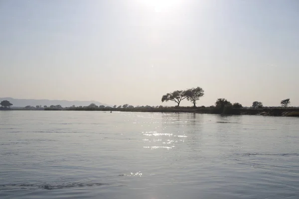 阳光明媚的日子里 赞比亚可以看到赞比西河 — 图库照片