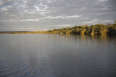 Zambezi Nehri 'nde Zimbabve günbatımı
