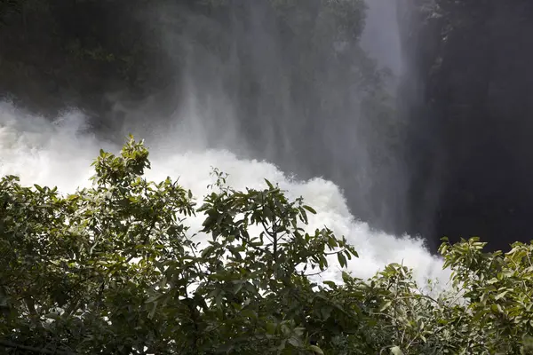 津巴布韦维多利亚瀑布在一个阳光明媚的日子 — 图库照片