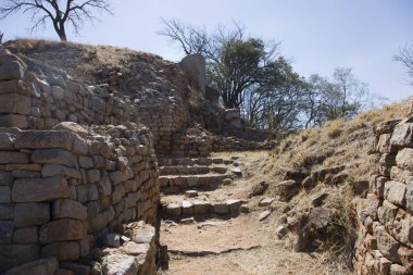 Zimbabve Dhlo Dhlo Ulusal Anıt güneşli bir sonbahar