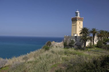 Güneşli bir günde Cape Spartel de Fas deniz feneri