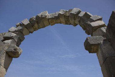 Güneşli bir günde antik Roma kenti Volubilis Fas Harabeleri