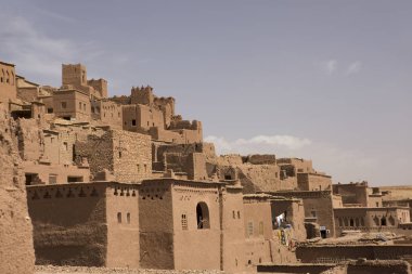 Fas muhteşem Ksar Ait Ben Haddou güneşli bir bahar gününde