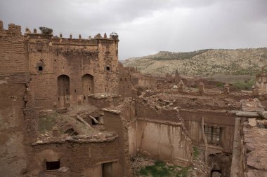 Fas eski berber kale - bulutlu bir bahar gününde ksar