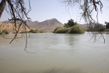 Namibya Epupa nehri açık bir kış gününde
