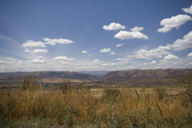 Güneşli bir bahar gününde Etiyopya manzara