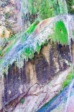 Vadiden şelale.dağ nehrinden şelale. hızlı akım