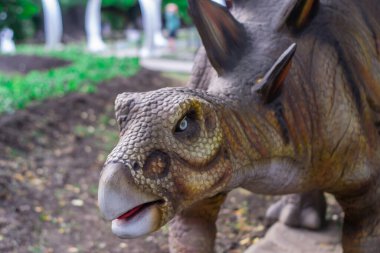 Taganrog; Rusya-08 Temmuz 2020: Geç Jurasik dönem / 156-145 milyon yıl önce. Dinopark 'ta.