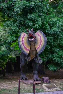 Taganrog; Rusya-08 Temmuz 2020: Geç Jurasik dönem / 156-145 milyon yıl önce. Dinopark 'ta.